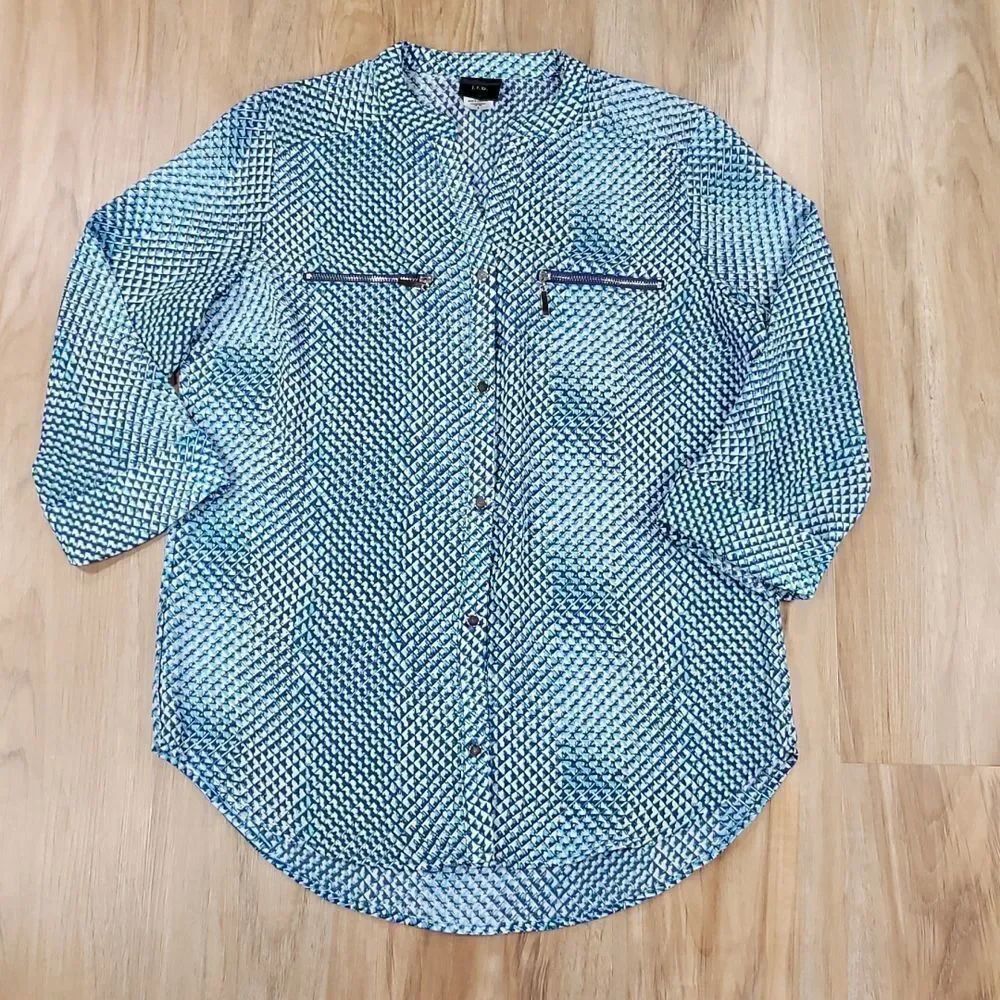 🔸️JTB Blue & White Vneck Buttoned 3/4 Cuffed Long Sleeve Top Small